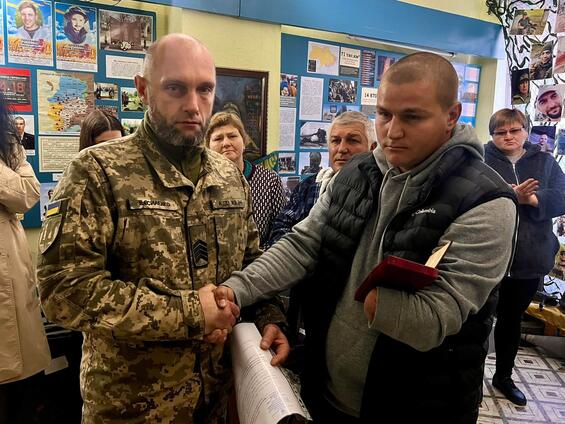 Урочисте вручення Юрію Довганю ордена «За мужність» III ступеня»