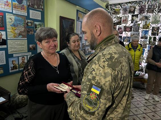 Передано орден «За мужність» ІІІ ступеня матері загиблого Захисника України Володимира Сємки із села Володимирівка Казанківської громади