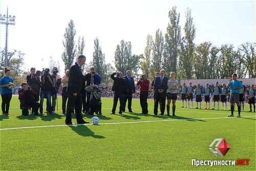 Открывая спортгородок, губернатор Круглов пообещал ректору Будаку еще крытый зал и плавбассейн
