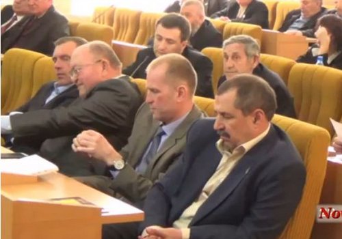 На сессии облсовета коммунисты были ошарашены тем, что милиция не нашла состава преступления в сносе памятника Ленину. ВИДЕО