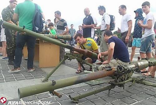 СБУ в центре Киева продемонстрировала доказательства того, что террористов на Донбассе вооружает Россия
