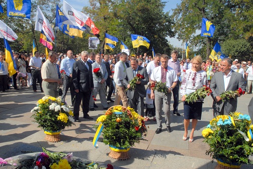 Николаев празднует День независимости: с Бандерой и флагом крымско-татарского народа