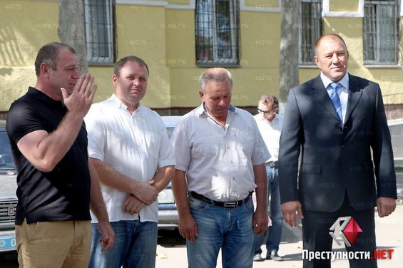 Нардеп Бриченко с аграриями Николаевщины купили бойцам «Святого Николая» микроавтобус»