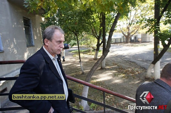 В Николаеве в мусорный бак засунули чиновника ОГА, устроившего пьяным ДТП»