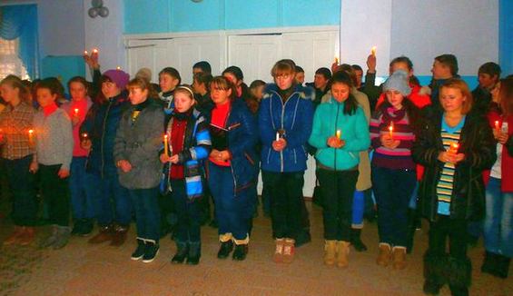 Снигиревские школьники зажгли свечи в память о погибших в Мариуполе»