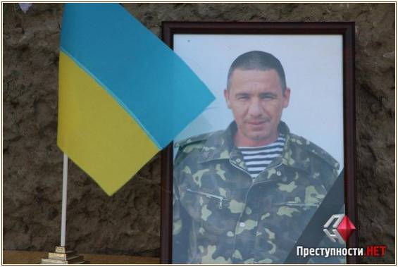 В Николаеве установили памятную доску военкому, который добровольцем отправился в зону АТО и три месяца защищал ДАП