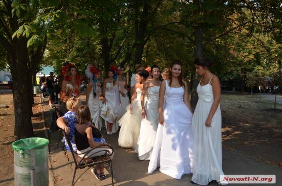 Фотоальбом: Парад невест в Николаеве ко Дню города