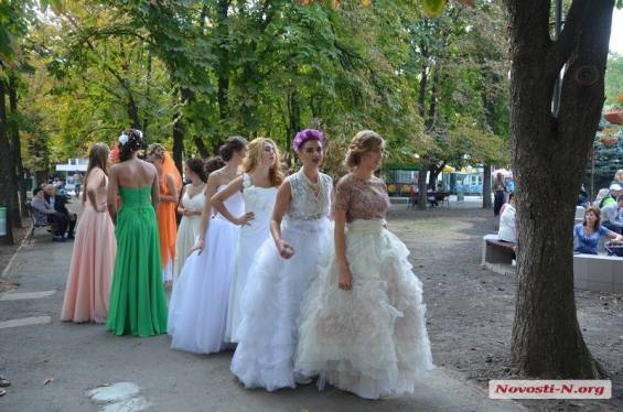 Фотоальбом: Парад невест в Николаеве ко Дню города»