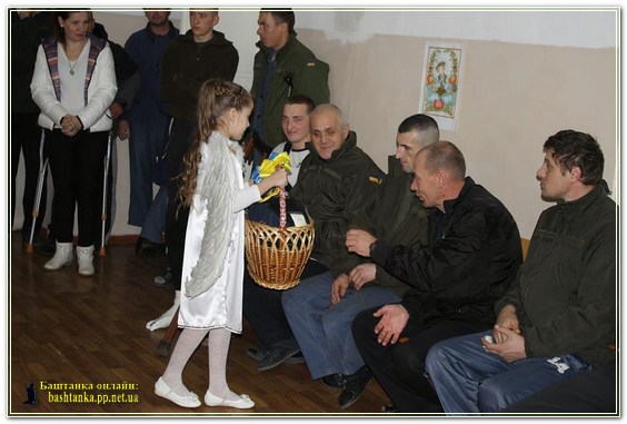 Учні Баштанської ЗОШ №2 відвідали військовослужбовців у шпиталі»