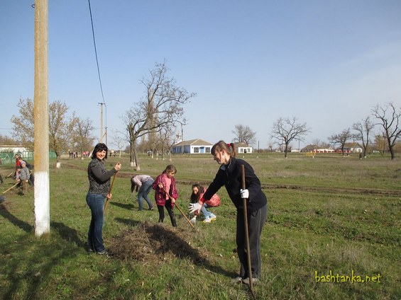Фоторепортаж про весняну толоку в Добренській ЗОШ