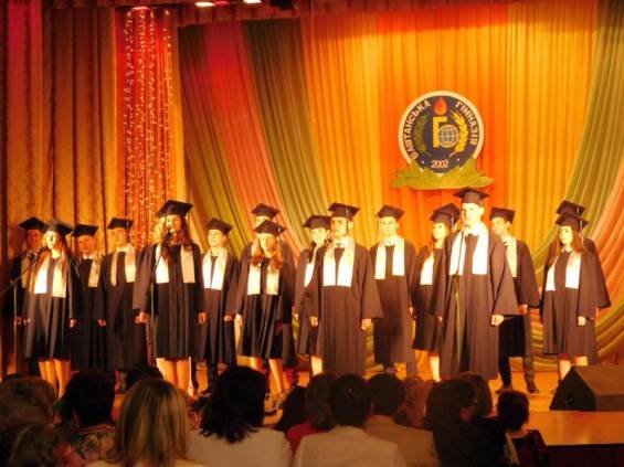 Урочисте вручення дипломів випускникам Баштанської гімназії