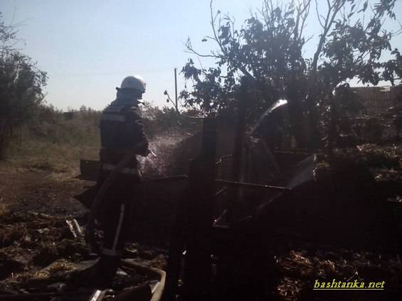 Рятувальники Баштанщини і пожежу гасять, і відходи перекидують»