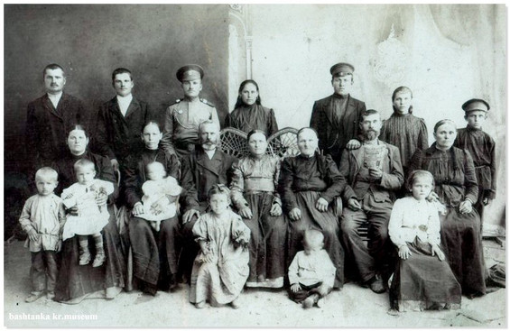 Родинні фотографії жителів Баштанки початку ХХ століття»