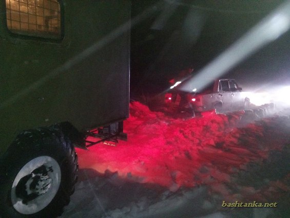 Як баштанські рятувальники людей трьох дітей зі снігового полону визволяли
