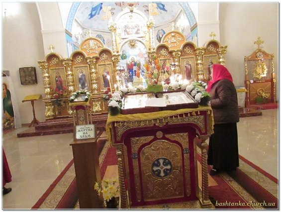 Перше пасхальне Богослужіння у новому Свято-Миколаївському храмі