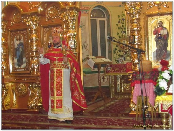 Перше пасхальне Богослужіння у новому Свято-Миколаївському храмі»