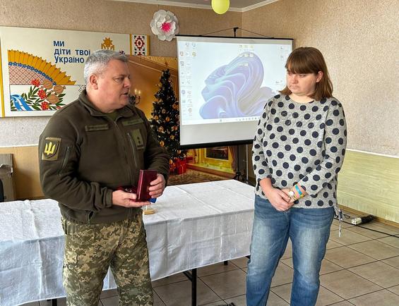 Орденом «За мужність» ІІІ ступеня нагороджений (посмертно) Олексій Володимировича КРАВЧУК