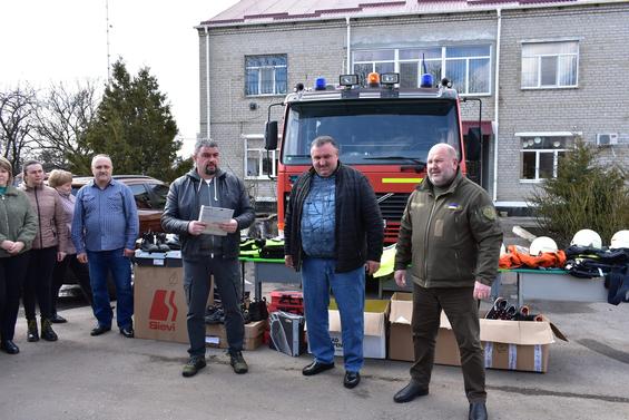 Вільнозапорізька громада (Новобужжя) отримала пожежний автомобіль від благодійників»