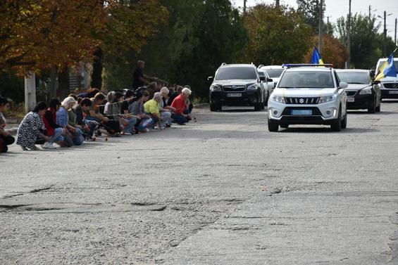 Жителі Снігурівської громади попрощалися із загиблим Героєм Максимом Деркачем