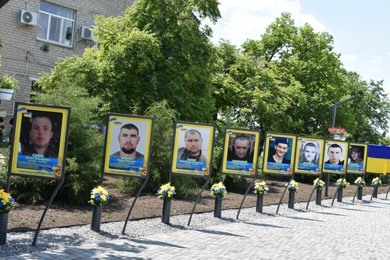У Вільнозапорізькій громаді урочисто відкрили особливе, священне місце – Алею Слави
