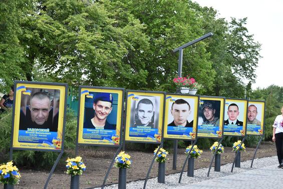 У Вільнозапорізькій громаді урочисто відкрили особливе, священне місце – Алею Слави