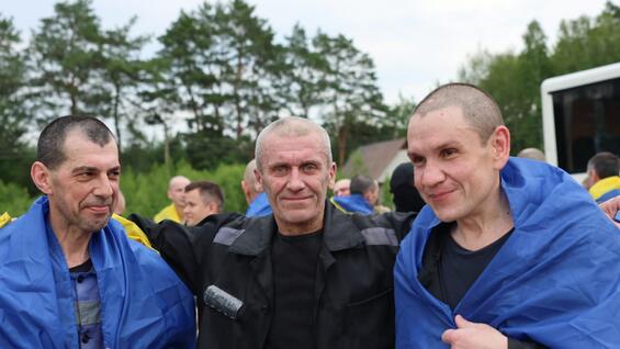 Україна повернула з полону ще одну групу Захисників: продовження обмінів згідно зі “Стамбульськими домовленостями”