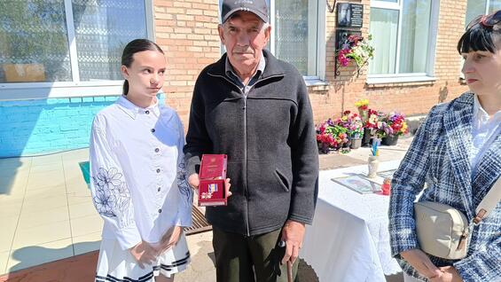 Передано державну нагороду – медаль «За мужність» ІІІ ступеня – родині загиблого Захисника України Сергія Локомана»