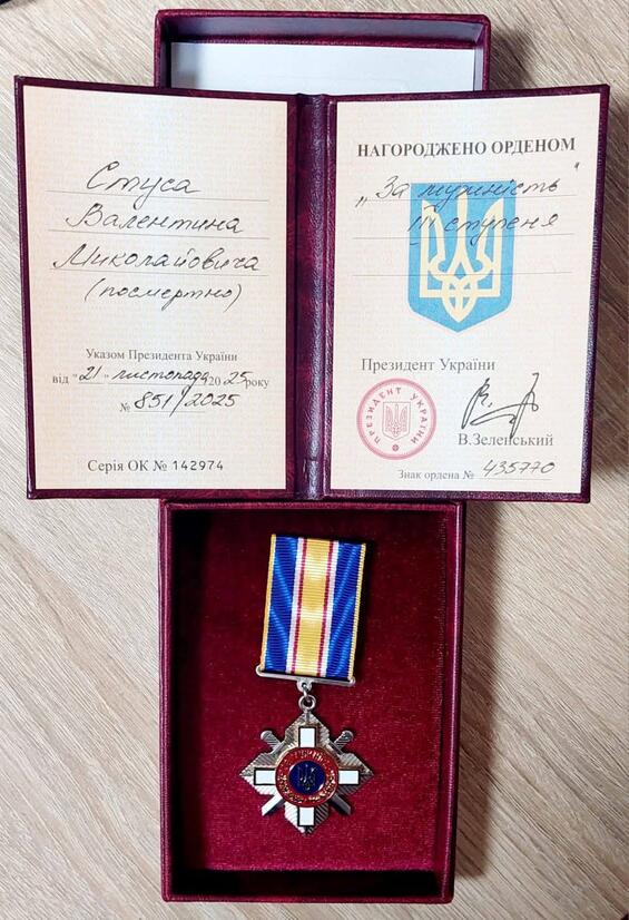 Передали орден «За мужність» III ступеня рідним загиблого Героя Валентина Стуса»