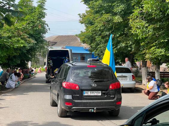 Казанківська громада з глибокою скорботою провела в останню земну дорогу старшого солдата Ігоря Долженка