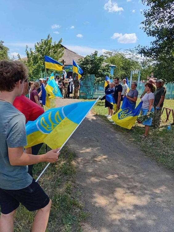 Баштанщина у скорботі – Снігурівська та Горохівська громади провели в останню путь Захисників України Олександра Радченка та Сергія Гуменюка