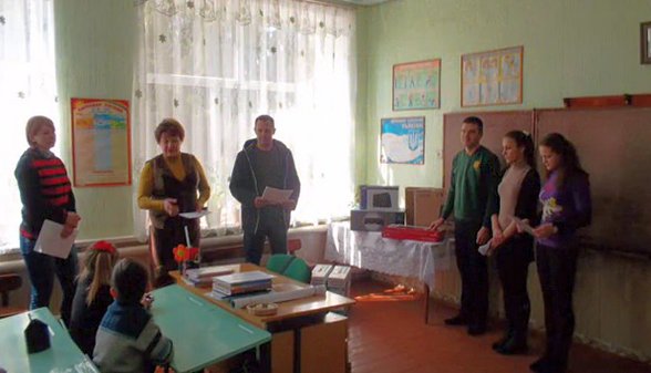 до Новоєгорівської школи з подарунками завітав директор Баштанської філії СП НІБУЛОН М. М. Росєєв